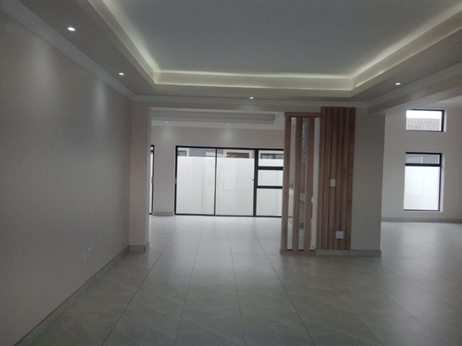 4 Bedroom Property for Sale in Wavecrest Eastern Cape